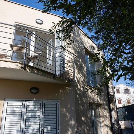 Apartment Davor Малинска Екстериор снимка