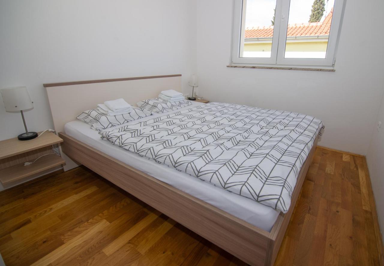 Apartment Davor Малинска Екстериор снимка