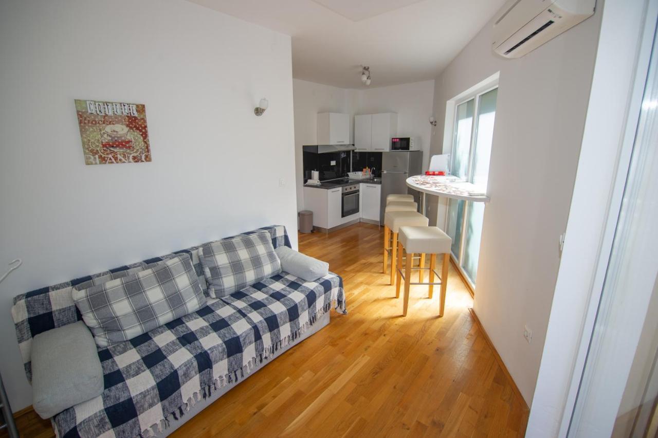Apartment Davor Малинска Екстериор снимка