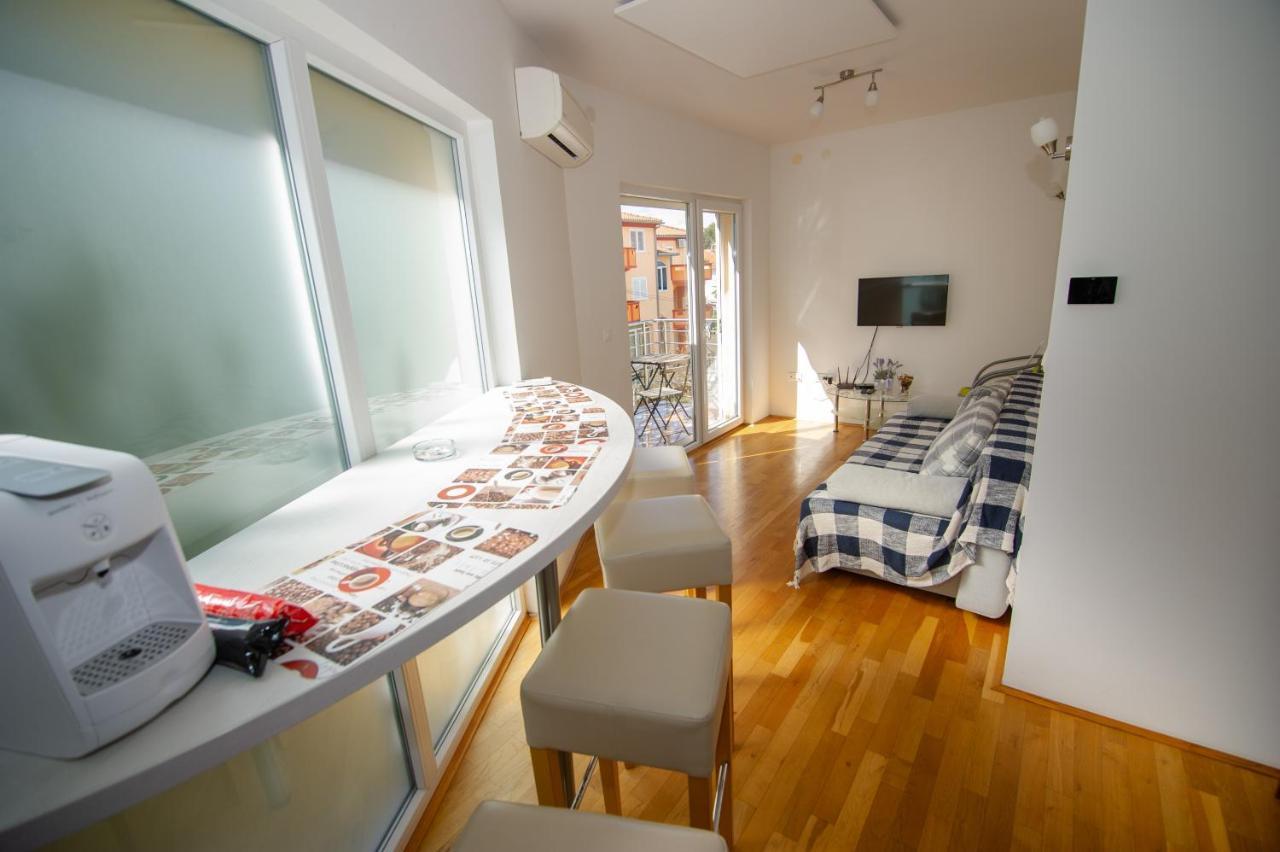 Apartment Davor Малинска Екстериор снимка
