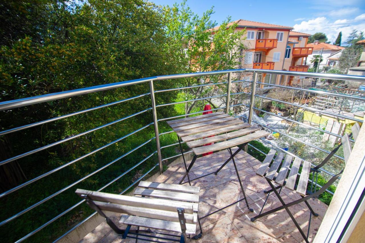 Apartment Davor Малинска Екстериор снимка