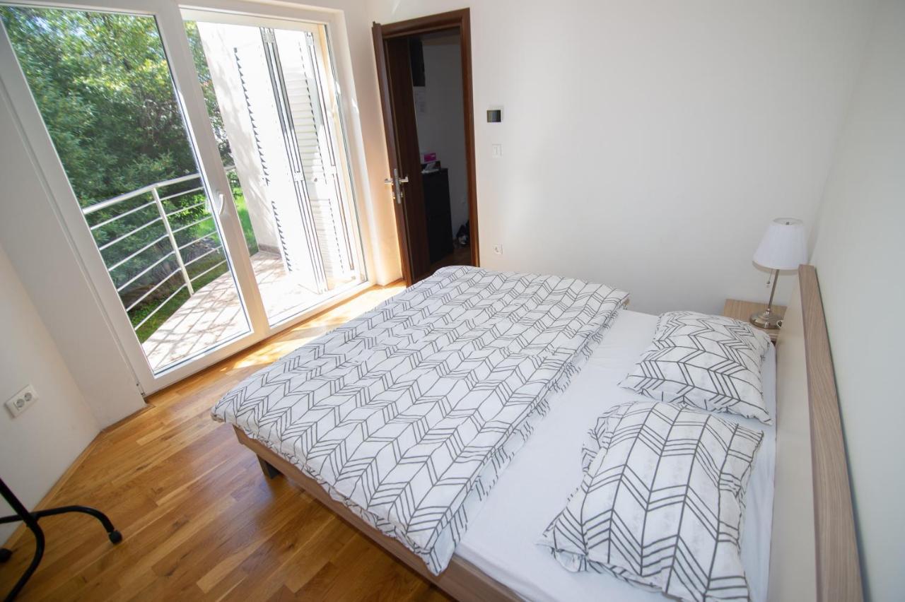 Apartment Davor Малинска Екстериор снимка