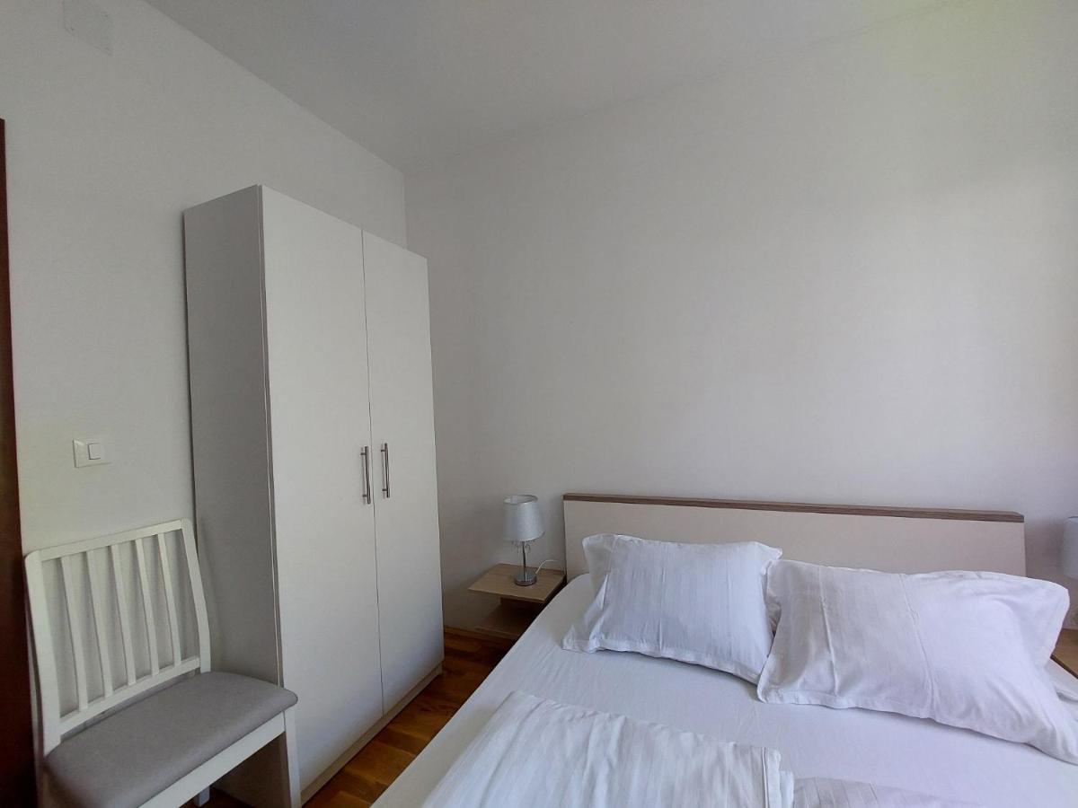Apartment Davor Малинска Екстериор снимка