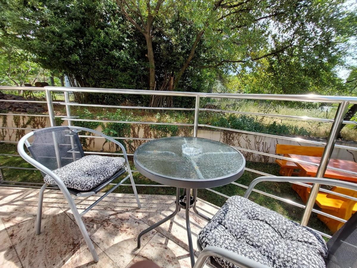 Apartment Davor Малинска Екстериор снимка